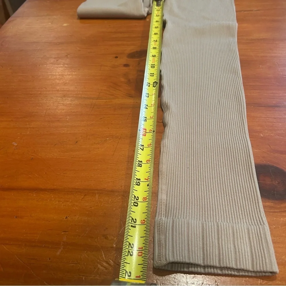NWT PrettyLittleThing Ribbed Tan Leggings women’s Medium. Athleisure Workout - Picture 7 of 10